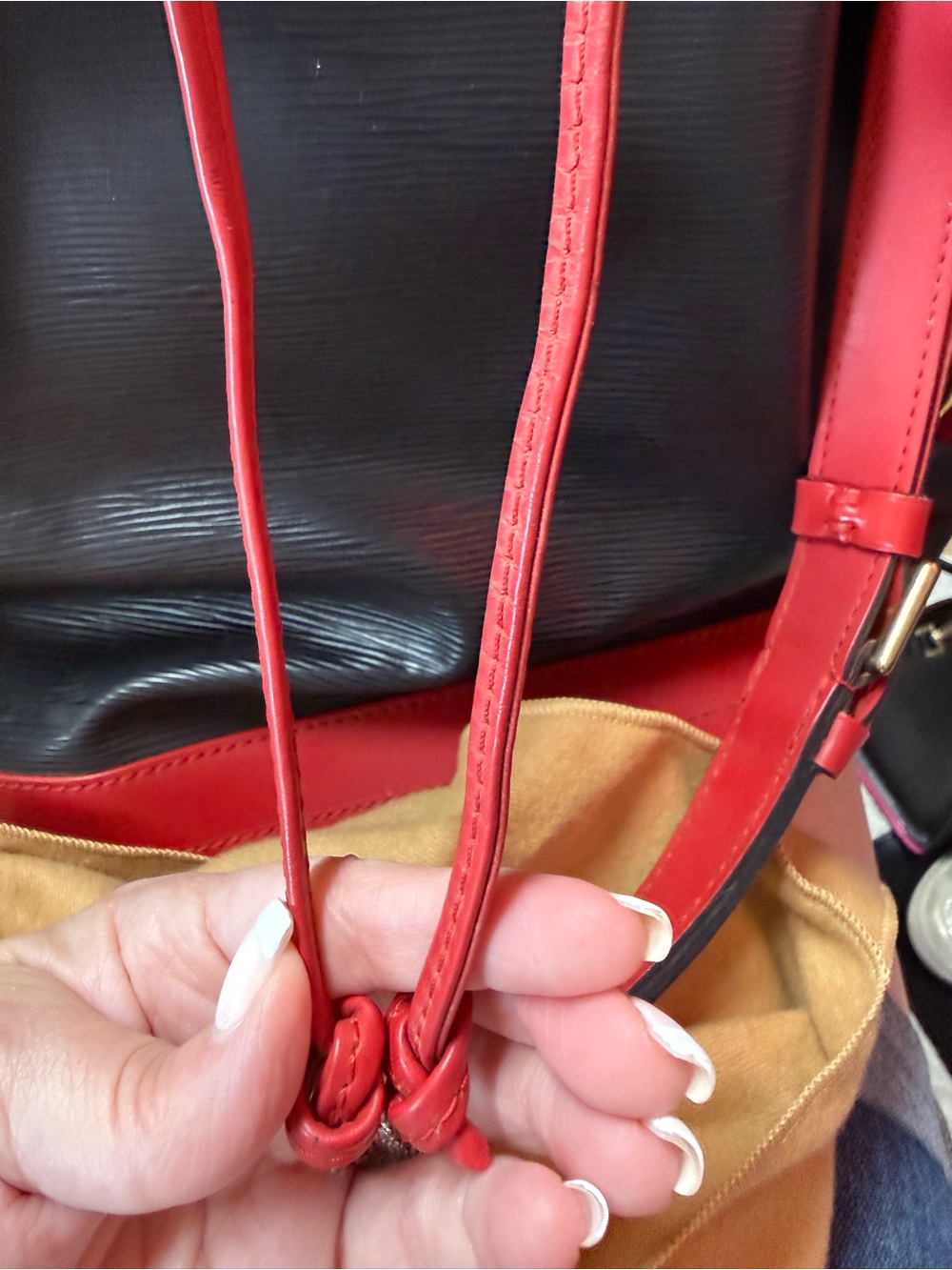 Authentic Louis Vuitton bucket-style shoulder bag Epi leather with red trim. - Picture 13 of 16
